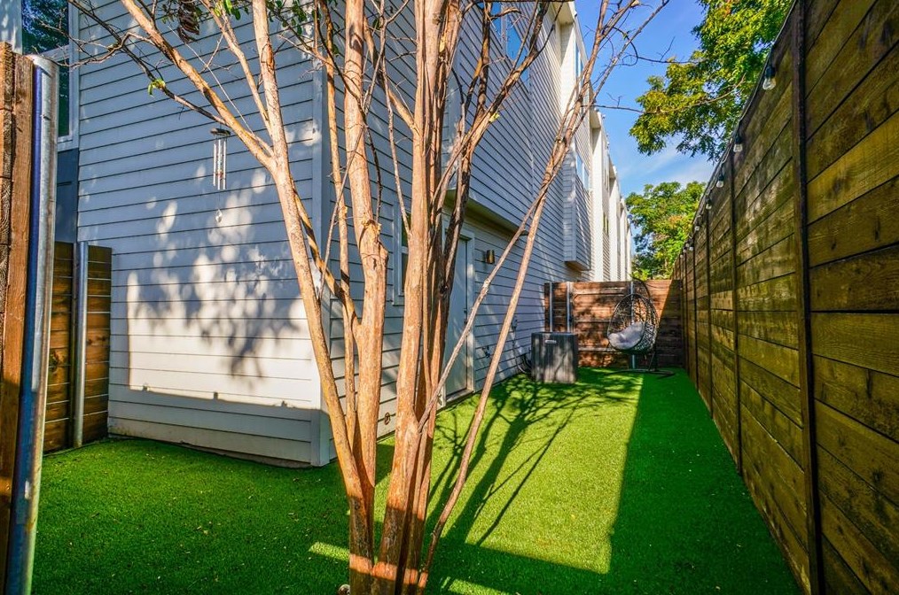 4690 Monarch St, Dallas TX  75204-4798 exterior