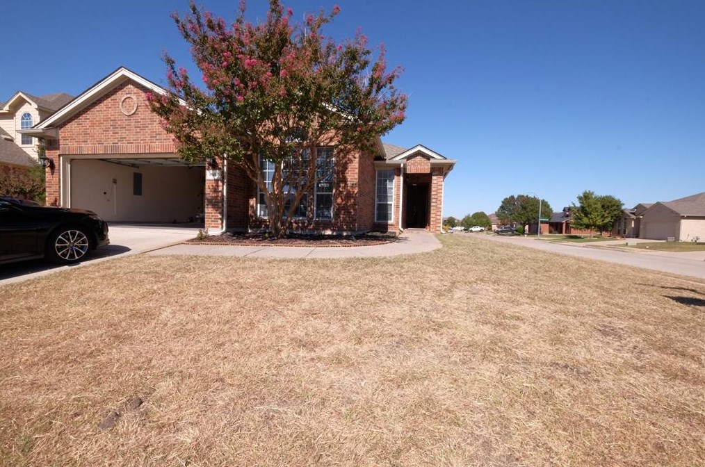 6400 Payton Dr, Fort Worth, TX 76131