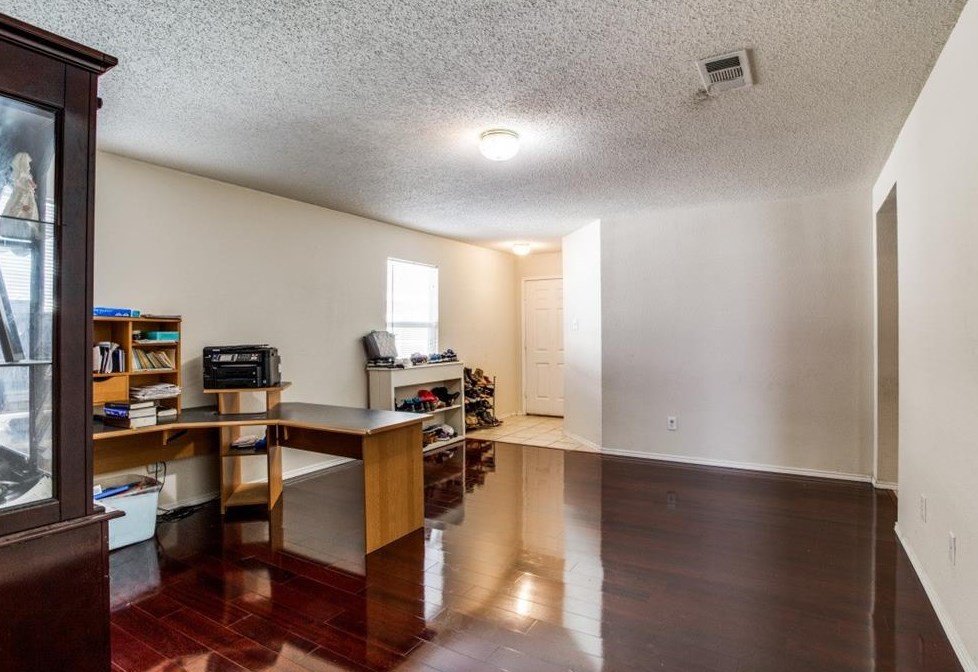 7057 Wax Berry Dr, Dallas TX  75249-1364 exterior