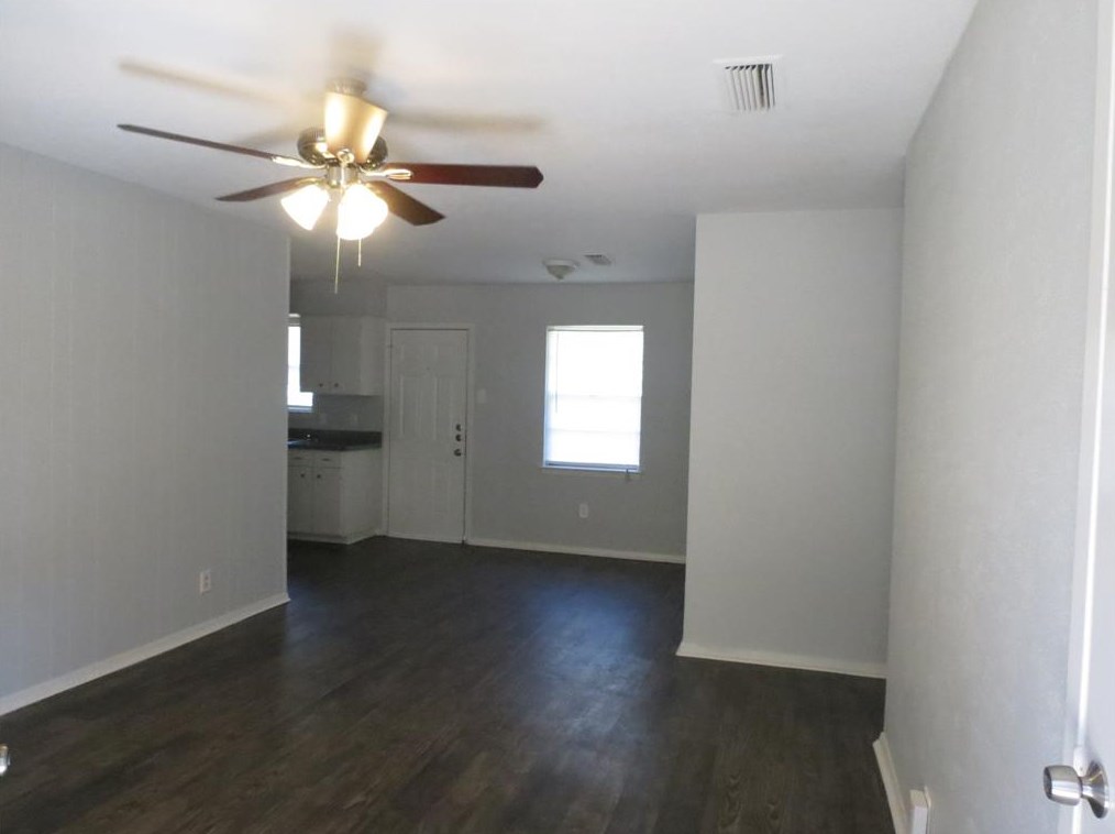 833 Stanford Dr, Lancaster, TX 75134
