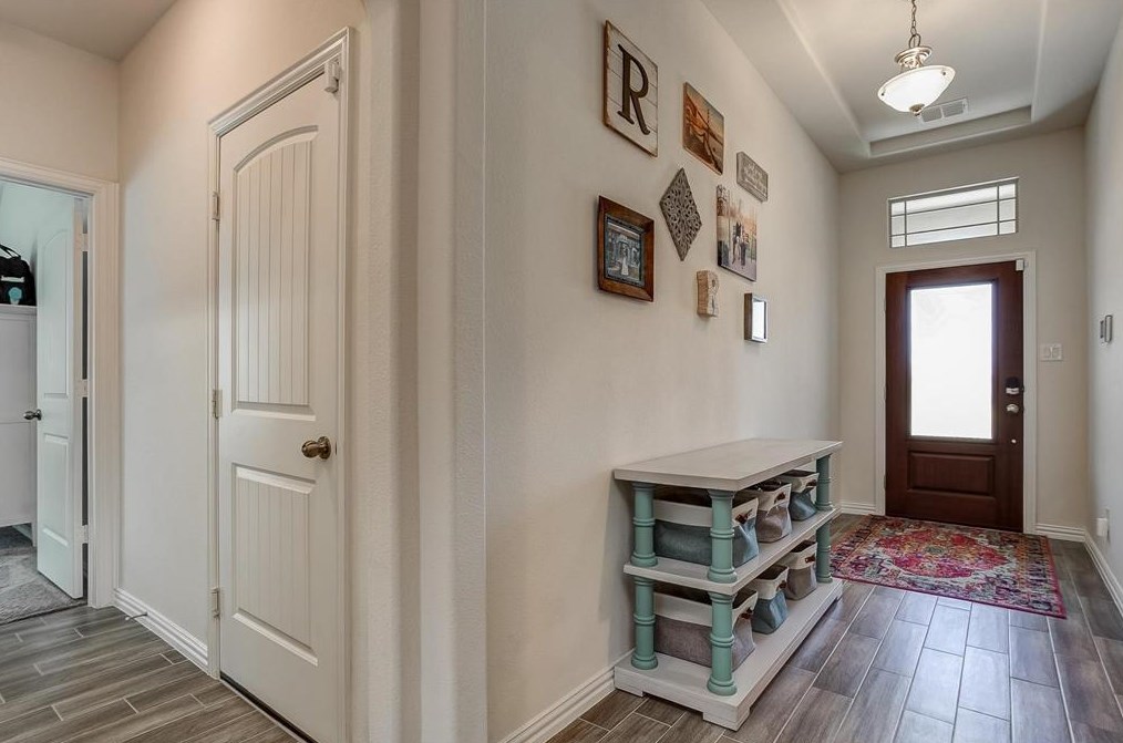 1701 Victoria Dr, Fort Worth, TX 76131