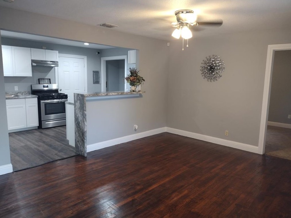 1721 Rosewood St, Grand Prairie, TX 75050-3920
