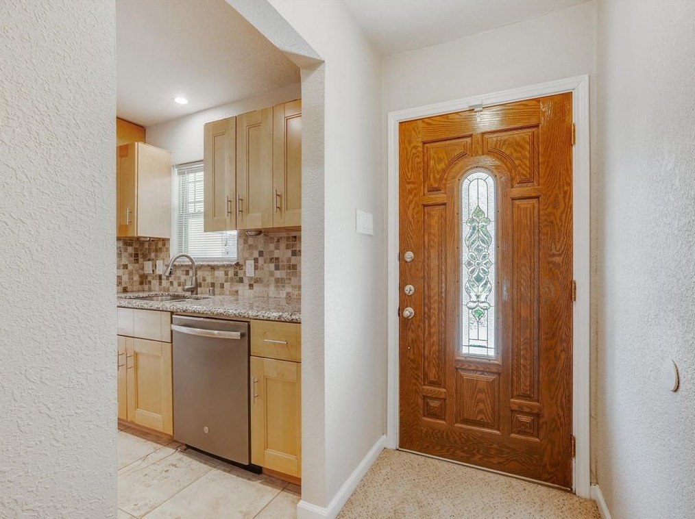 3685 Ingleside Dr, Dallas TX  75229-6040 exterior