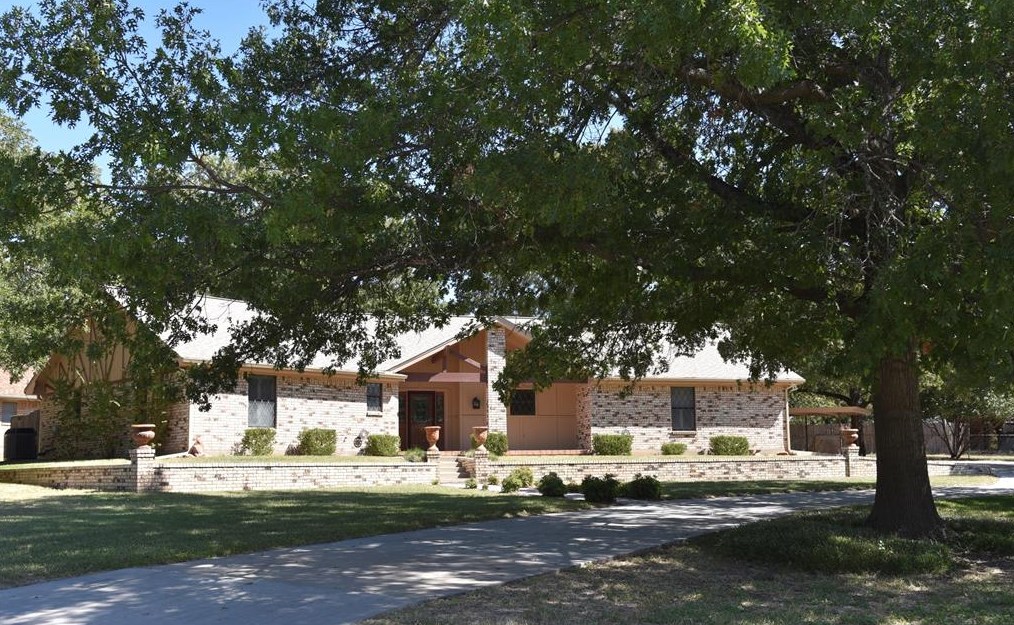 1204 W David Ave, Decatur, TX 76234