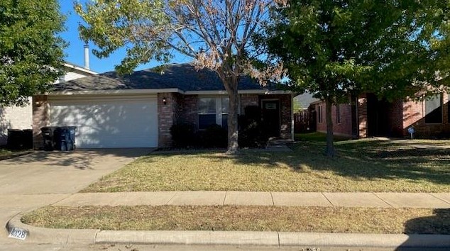 4328 Hunters Creek Dr, Fort Worth, TX 76123