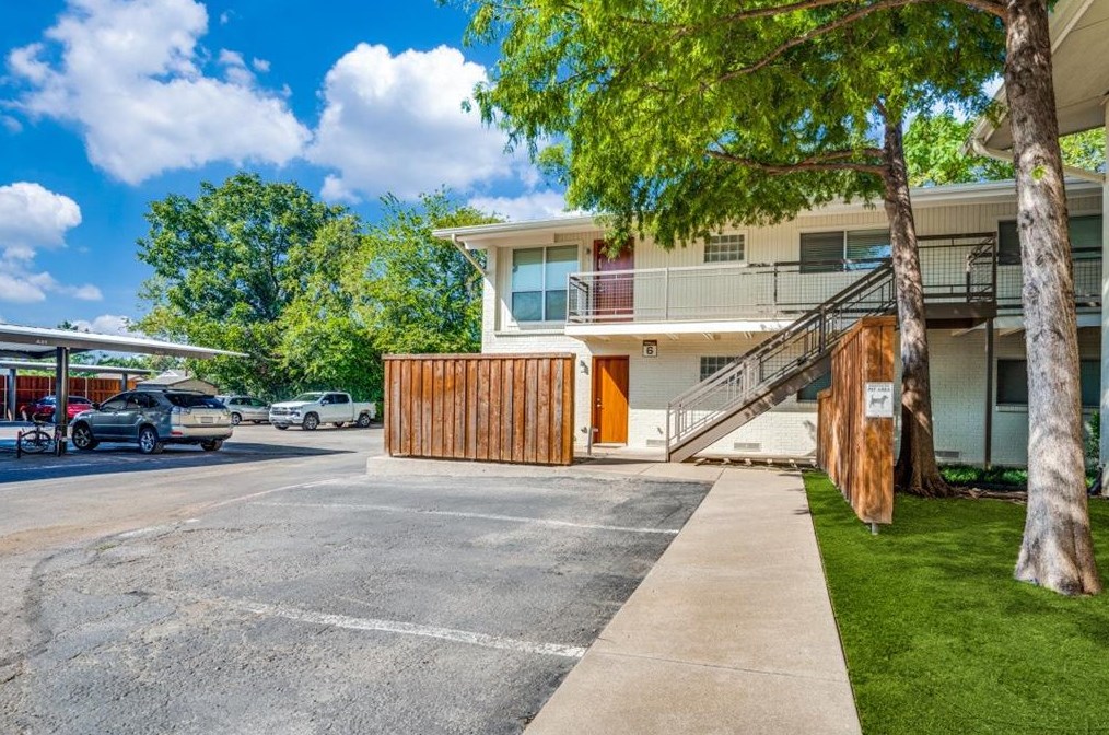 4616 W Lovers Ln Apt 121, Dallas, TX 75209