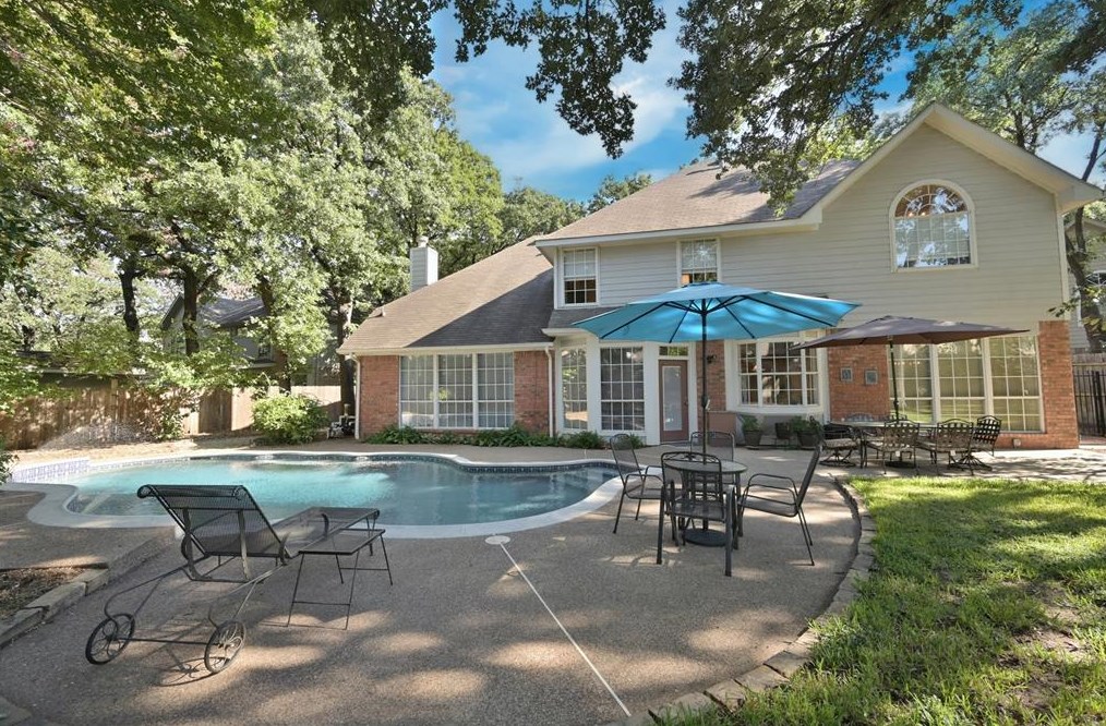 532 Woodhill Ct, Grapevine, TX 76051-4400