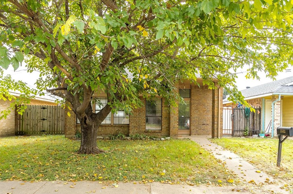 2532 Winter Oak St, Dallas, TX 75227-7658