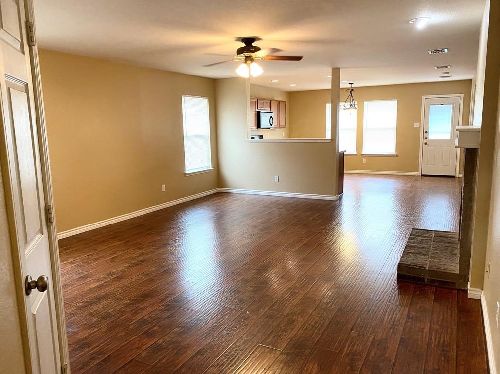 720 Grant St, Burleson, TX 76028