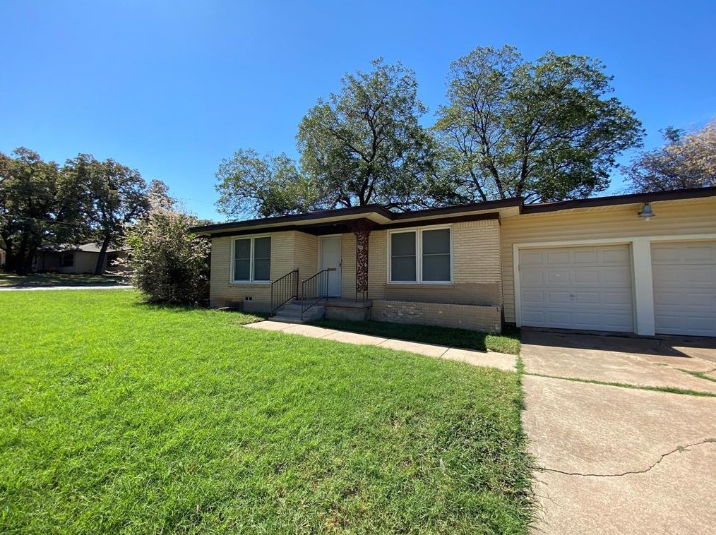4828 Eastline Dr, Fort Worth, TX 76119