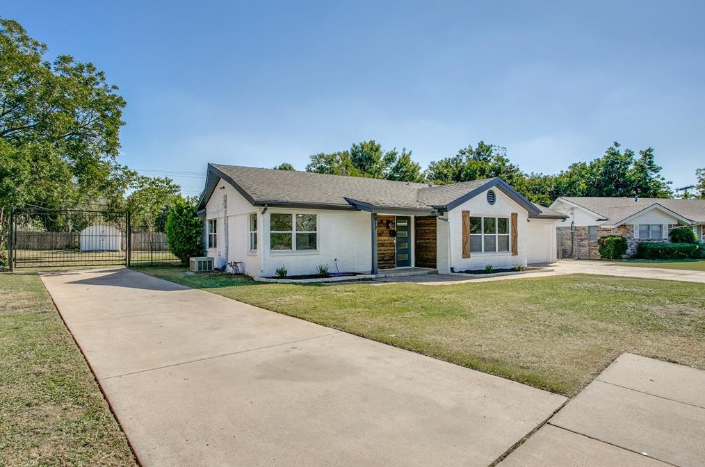 917 Clebud Dr, Euless, TX 76040