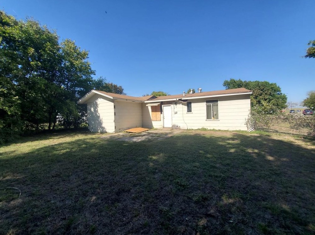 3810 Le Frg Ave, Dallas TX  75216-4962 exterior