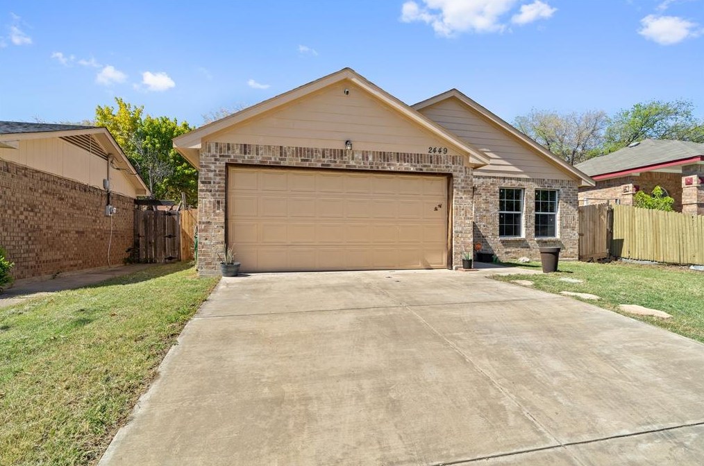 2449 Harrison St, Grand Prairie, TX 75051-5540