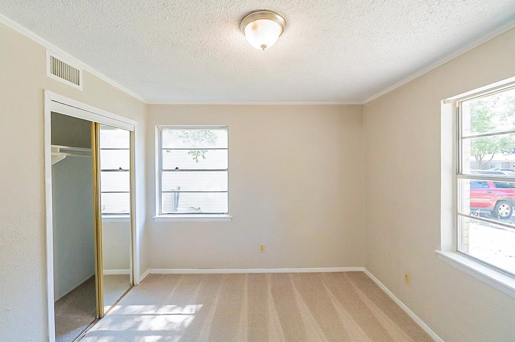 4914 San Marcus Dr, Mesquite TX 75150-1024 exterior