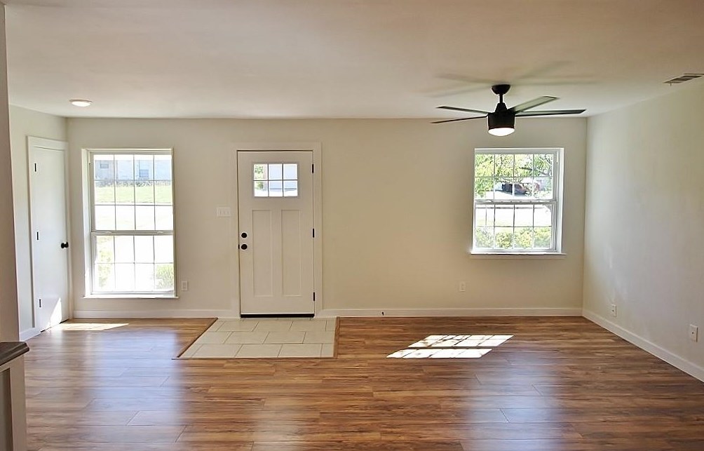 1212 Neptune Dr, Cedar Hill, TX 75104
