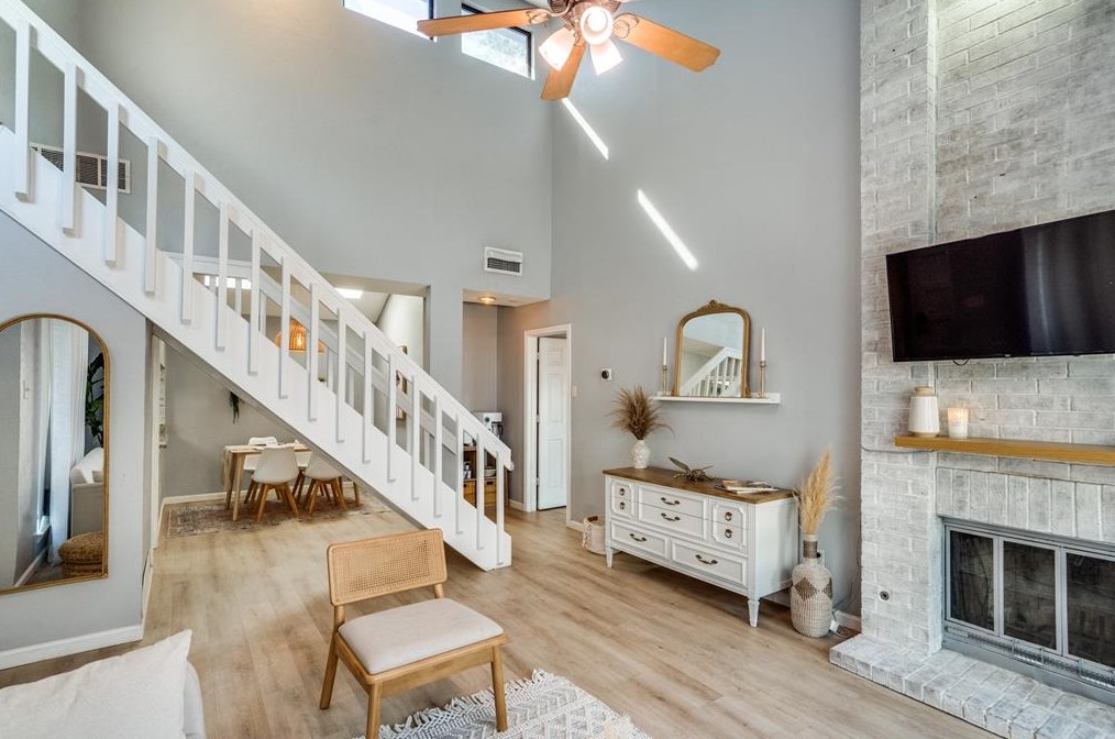 3827 Clover Hl Ln, Carrollton TX 75007-2341 exterior