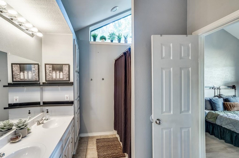 3827 Clover Hl Ln, Carrollton TX 75007-2341 exterior