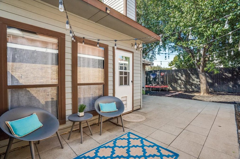 3827 Clover Hl Ln, Carrollton TX 75007-2341 exterior