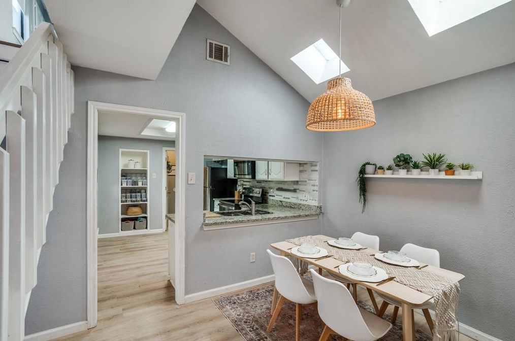 3827 Clover Hl Ln, Carrollton TX 75007-2341 exterior