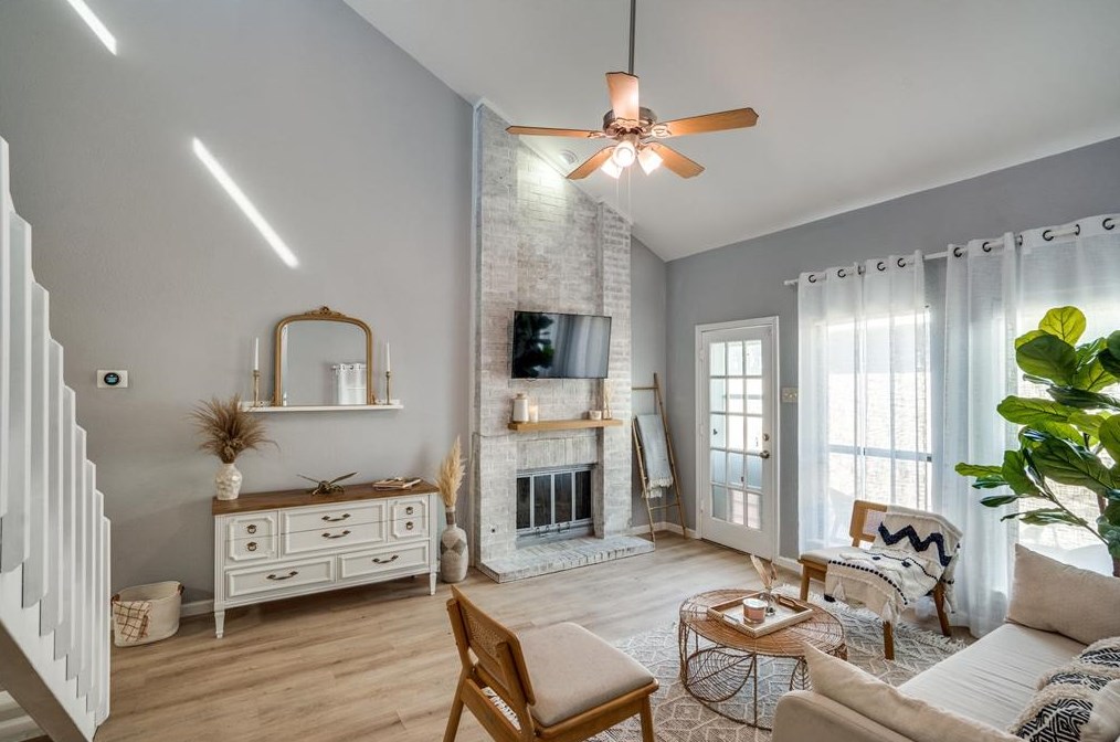 3827 Clover Hl Ln, Carrollton TX 75007-2341 exterior