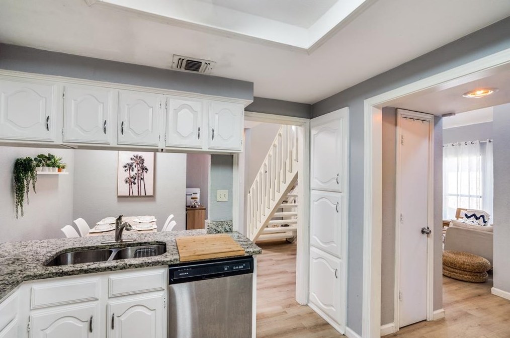 3827 Clover Hl Ln, Carrollton TX 75007-2341 exterior