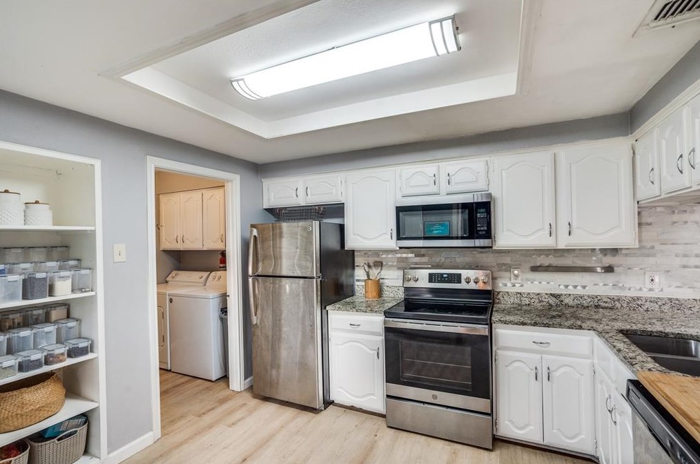 3827 Clover Hl Ln, Carrollton TX 75007-2341 exterior