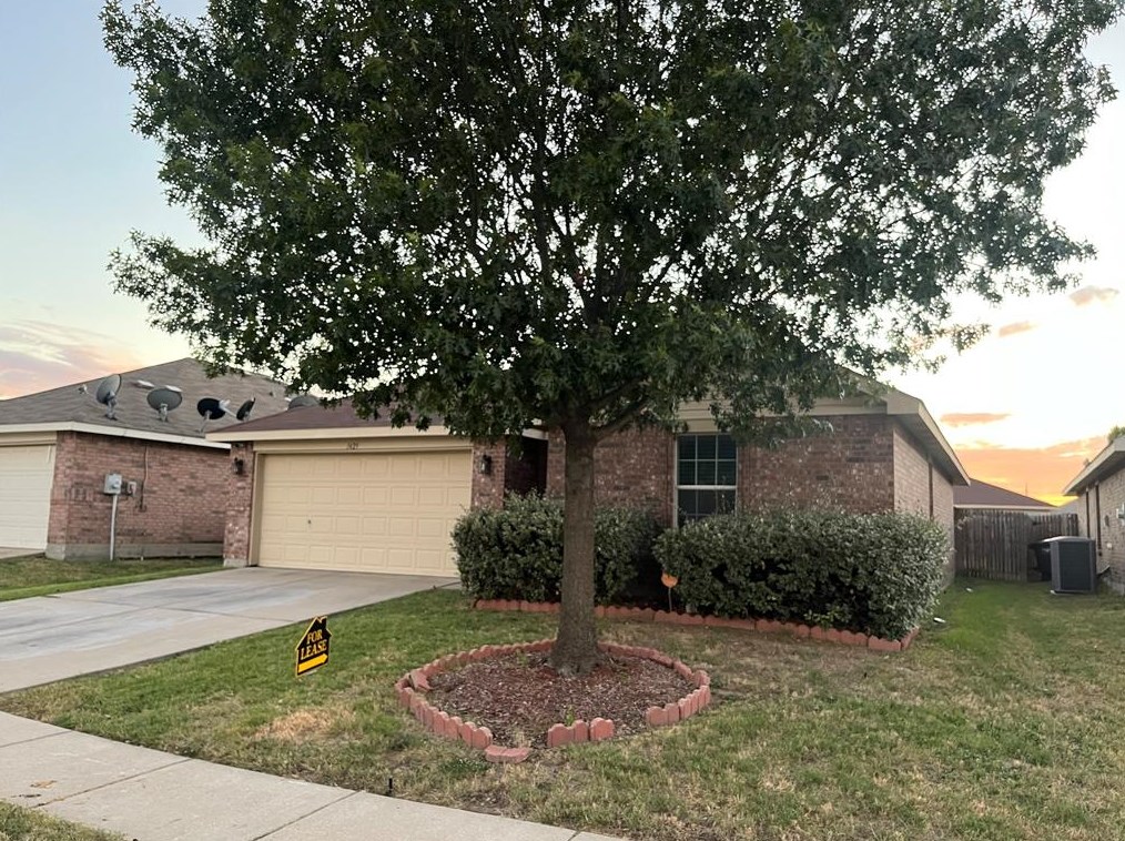 1429 Royal Meadows Trl, Fort Worth, TX 76140