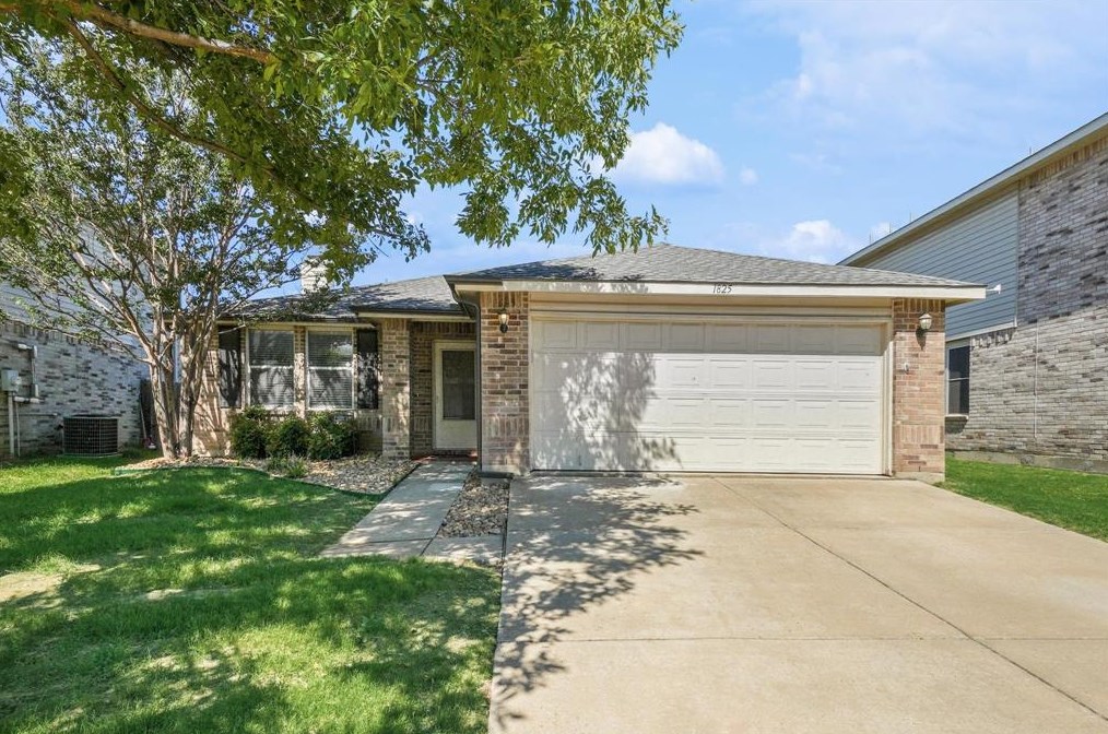1825 Lariat Dr, Justin, TX 76247