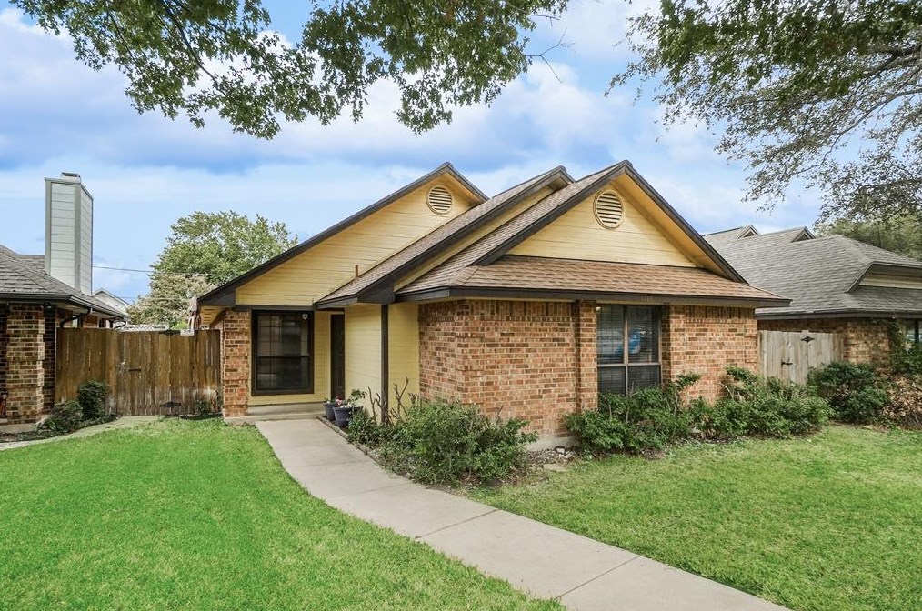 1118 Meadow Park Ln, Grand Prairie, TX 75052-7462