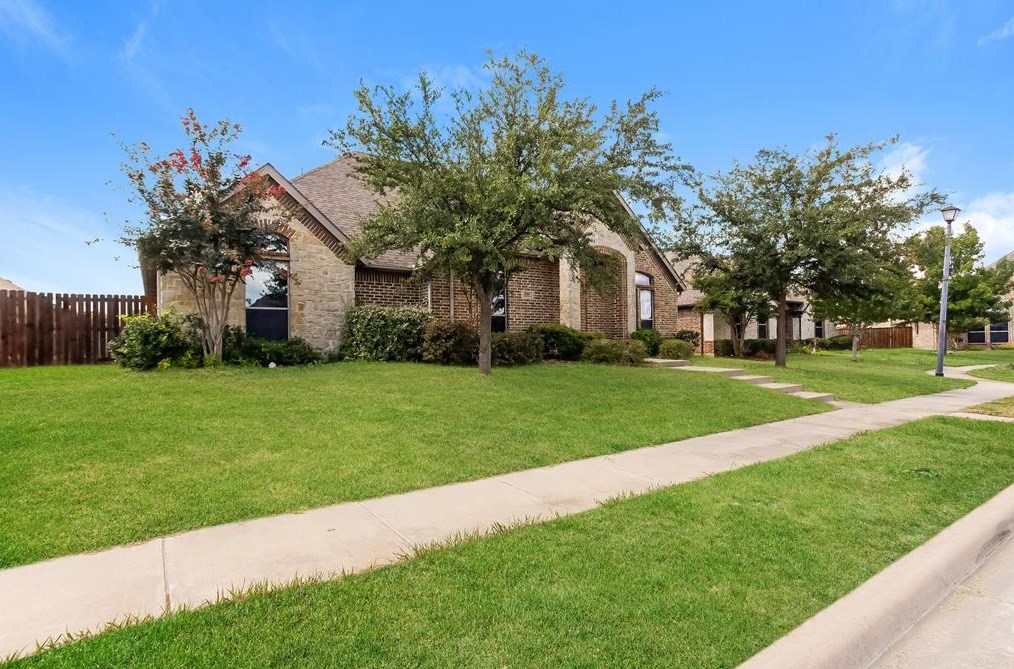 1705 Colonial Dr, Royse City, TX 75189-3685
