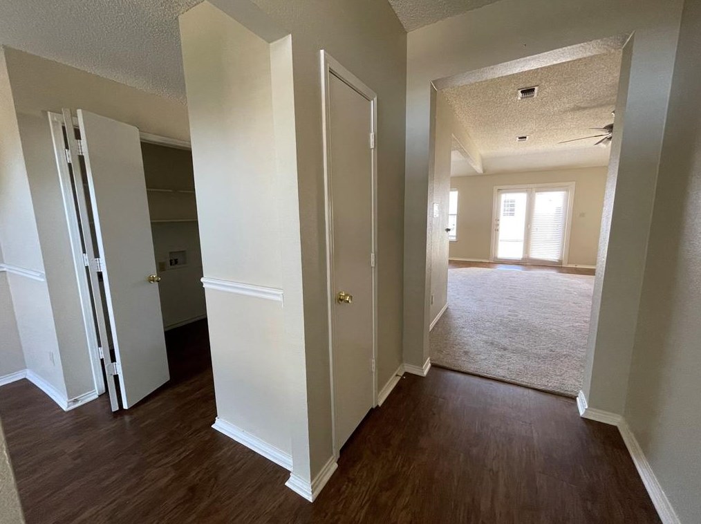 2021 Creek Royal Dr, Mesquite, TX 75181-1839