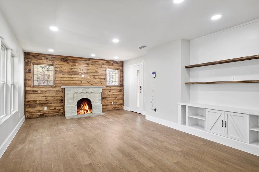 2414 Sharon St, Dallas TX  75211-5441 exterior