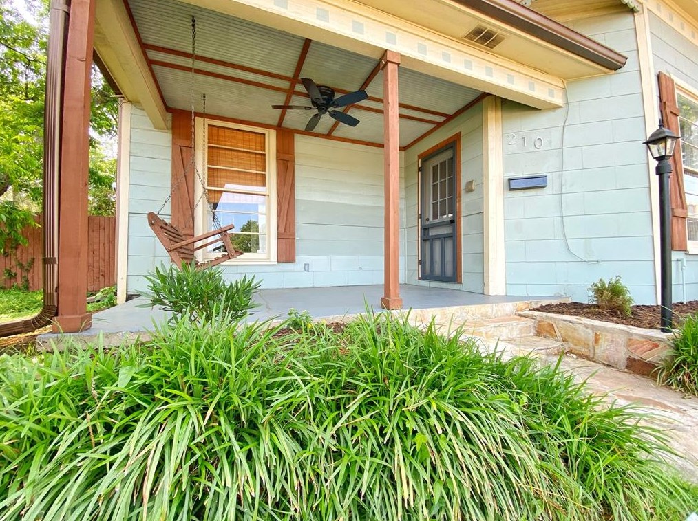 210 S Carroll Blvd, Denton, TX 76201