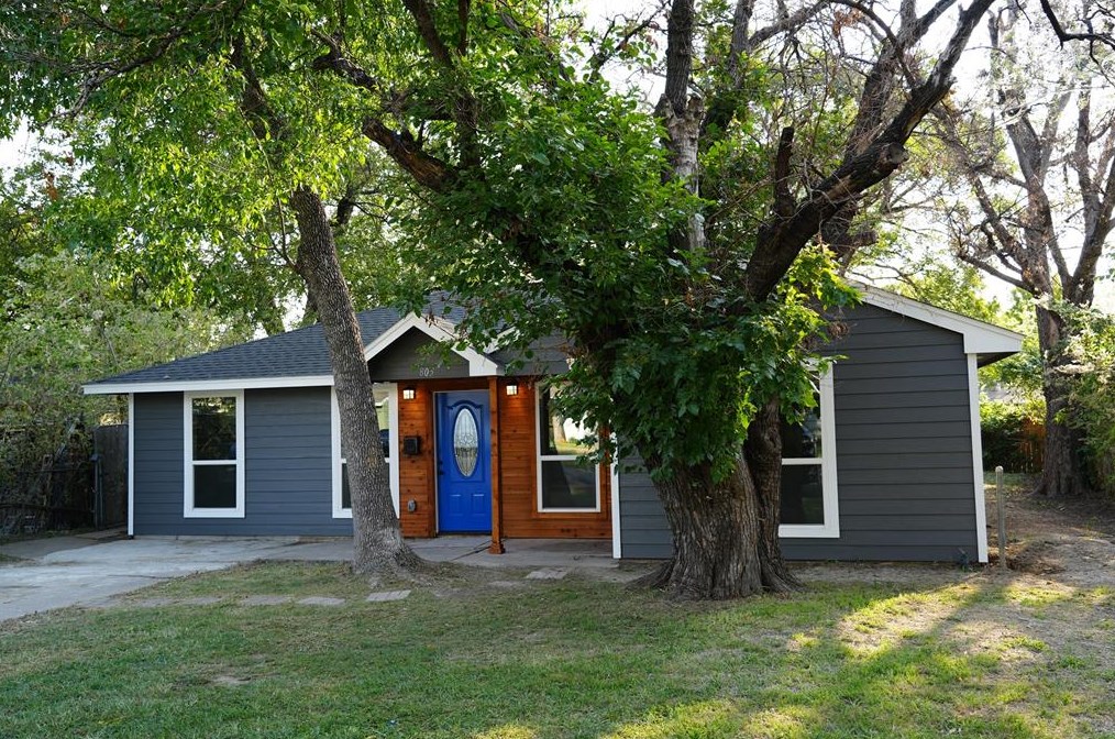 805 Shawnee Trce, Grand Prairie, TX 75051-2938