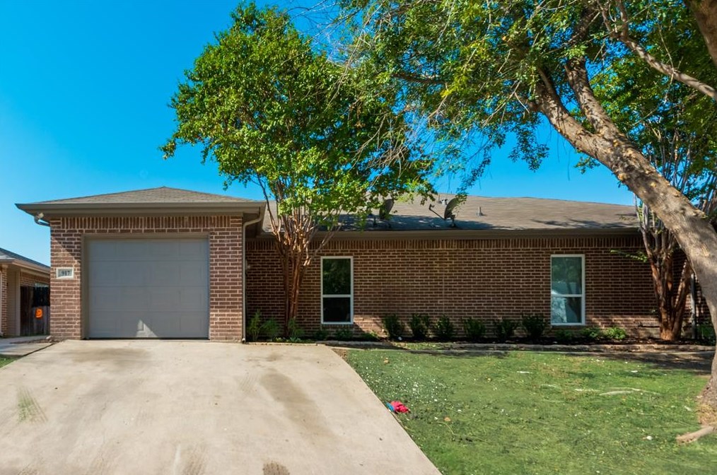 917 10th St, Grand Prairie TX  75051-2312 exterior