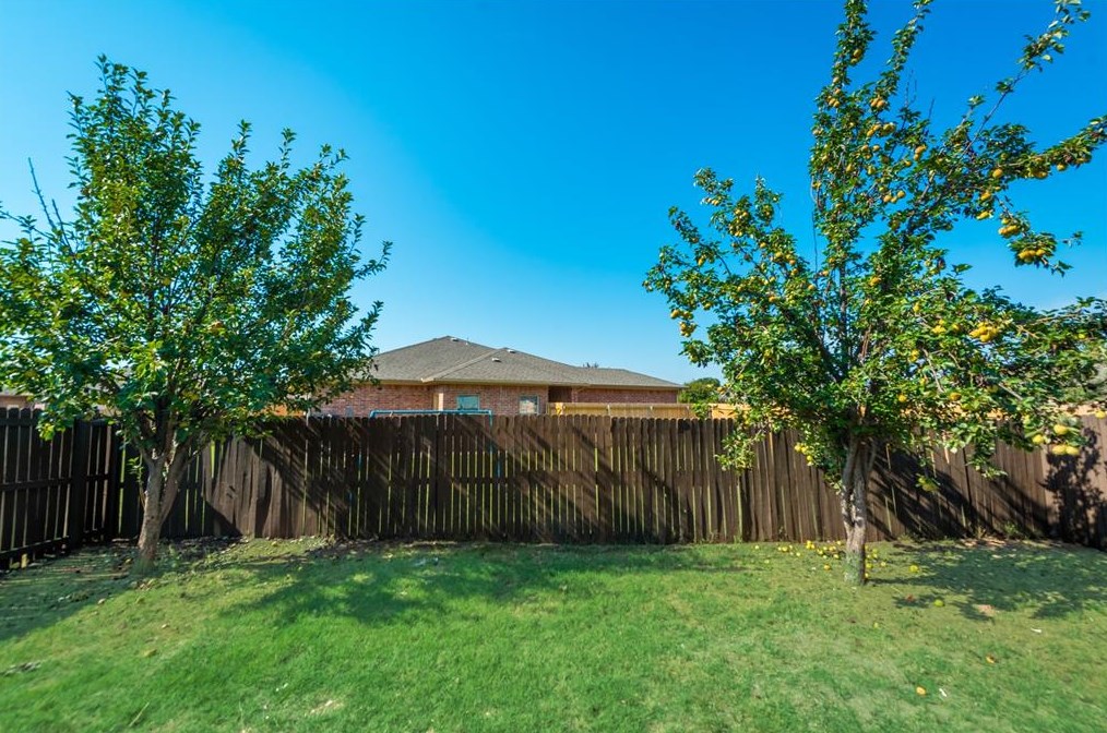 917 10th St, Grand Prairie TX  75051-2312 exterior
