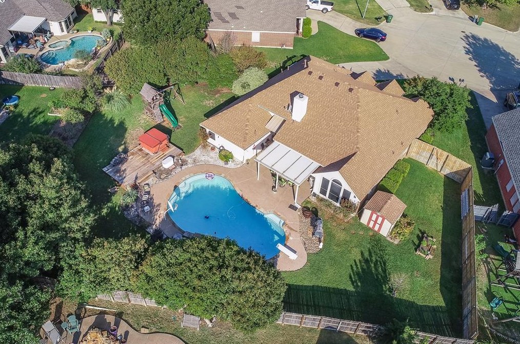 10 Laura Elizabeth Ct, Midlothian, TX 76063