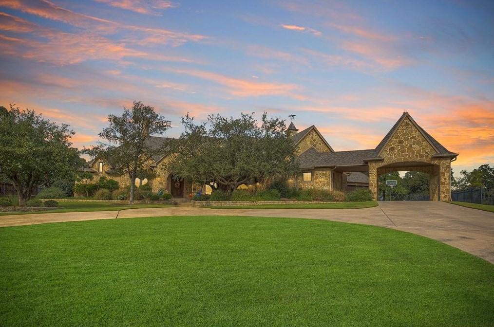 3108 Triple Crown Ct, Denton, TX 76210