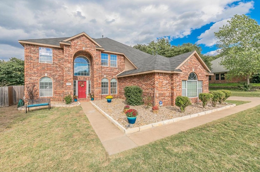 1412 Hummingbird Ct, Crowley, TX 76036-3970