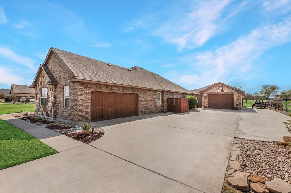 451 Ridgecrest Pl, Sanger, TX 76266-3424