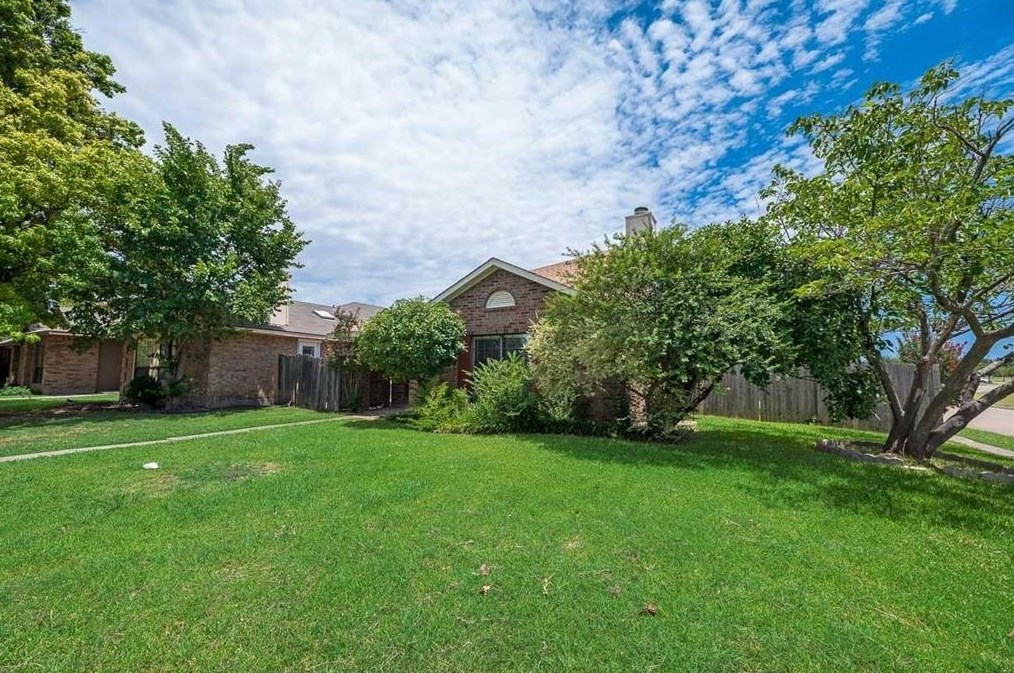 1112 Old Barn Ln, Mesquite TX  75149-6875 exterior