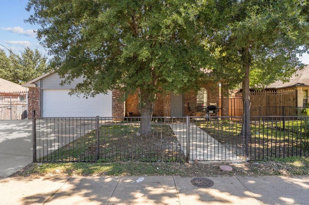 2136 Vine Ln, Dallas, TX 75217-8693