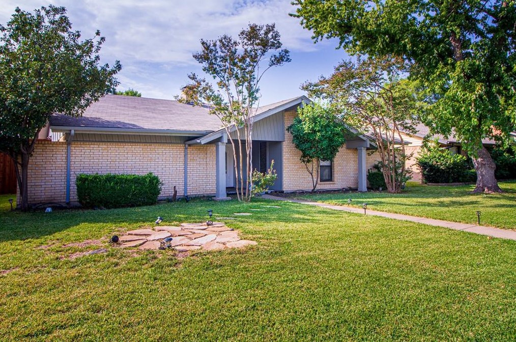 1034 Holland Dr, Garland, TX 75040