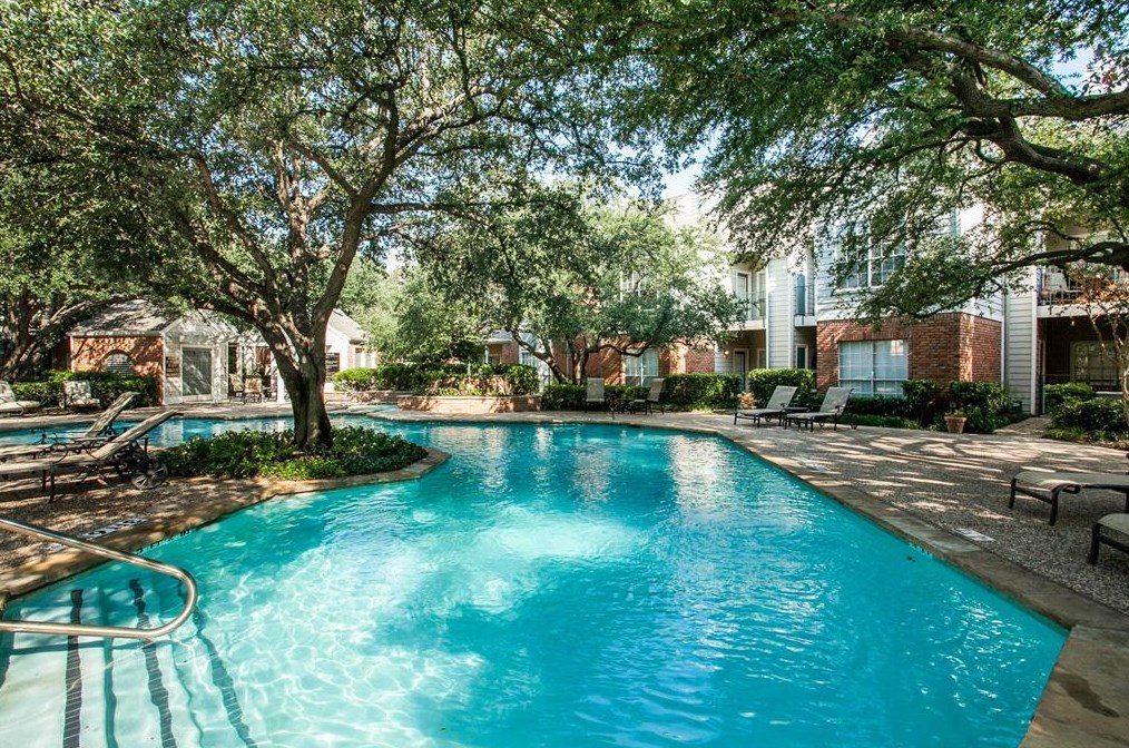 12660 Hillcrest Rd, Dallas TX  75230-2032 exterior