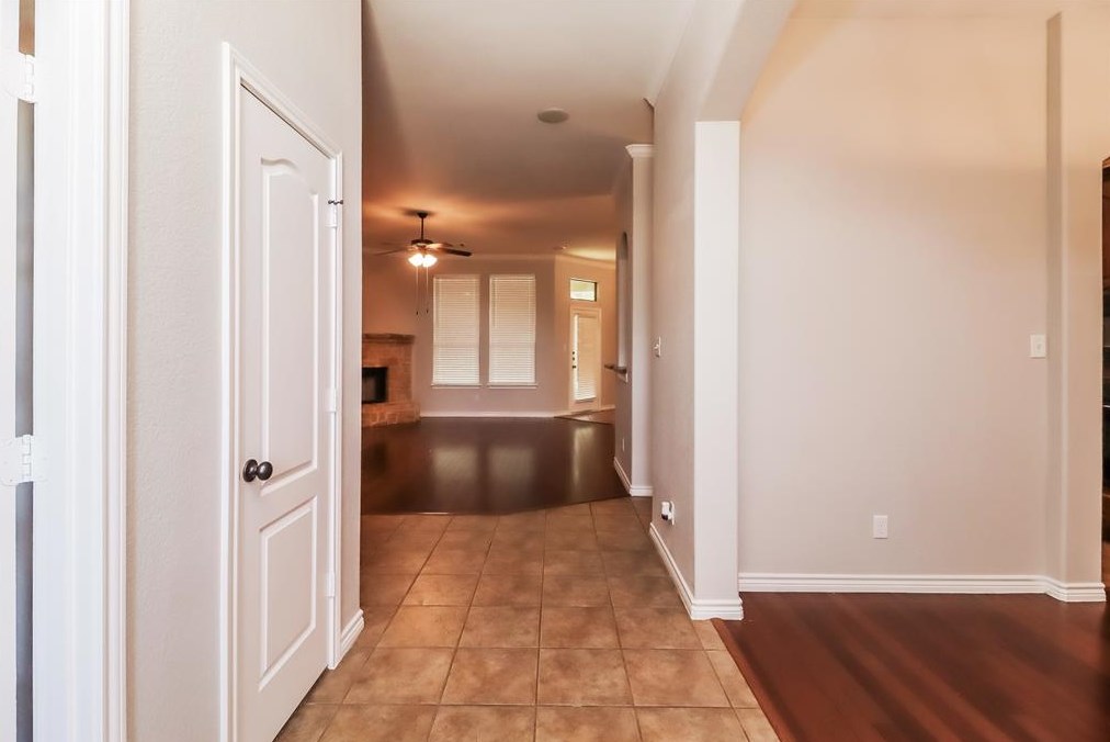 1112 Hidden Glen Ct, Burleson, TX 76028