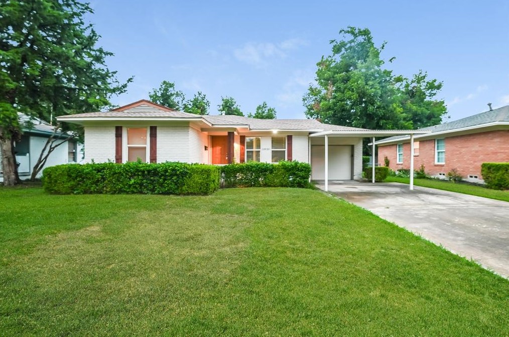 10033 Casa Oaks Dr, Dallas, TX 75228