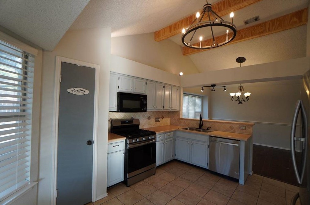 8414 Liberty Ln, Rowlett TX  75089-2545 exterior