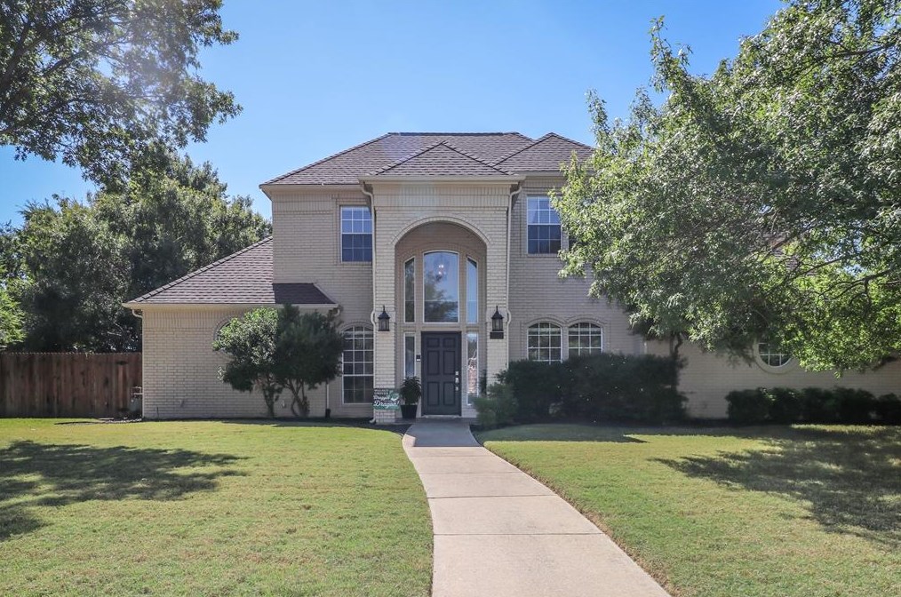 302 Sterling Ct, Grapevine, TX 76092