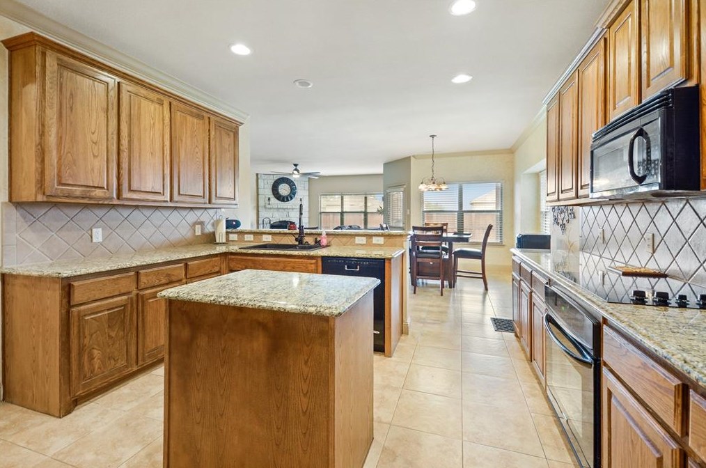 504 Kiowa Dr, Mckinney TX  75071-1838 exterior