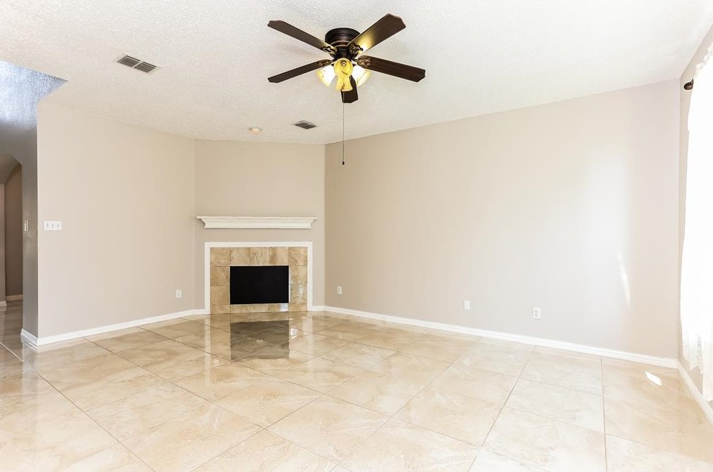 5124 Showdown Ln, Grand Prairie TX  75052-2449 exterior